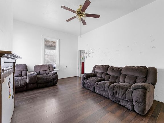 5th image of 303 Agnew Rd