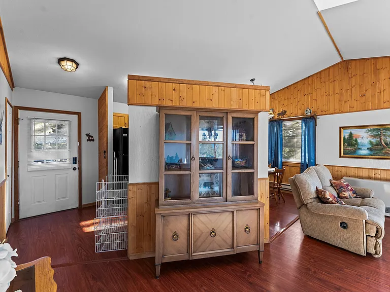108 Southgate Rd — Photo 4