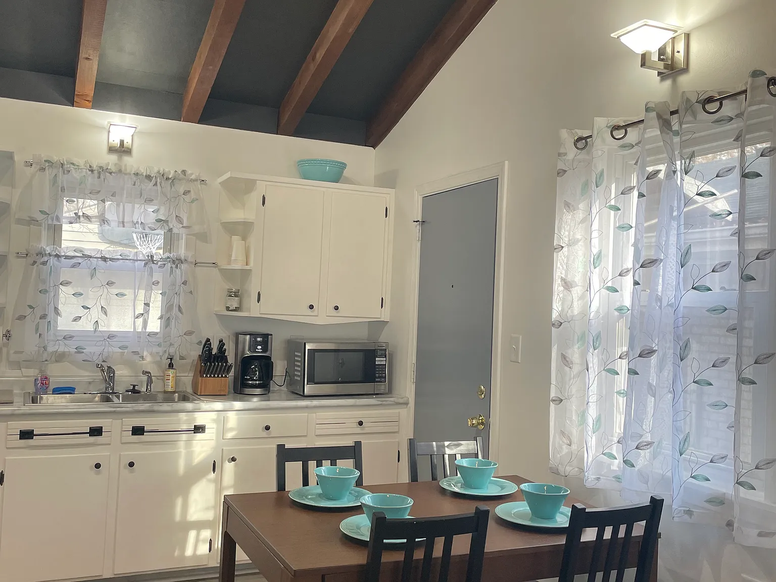 2 bed, 841 sqft, $1,400 — Photo 3