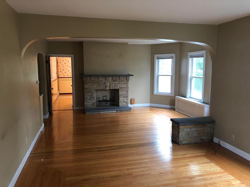2nd image of 516 Academy Ave #1