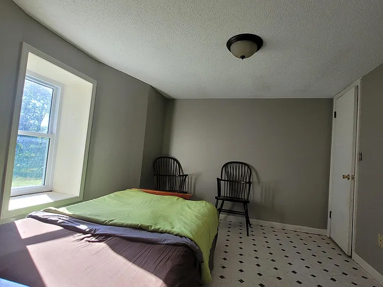 Bedroom (small)