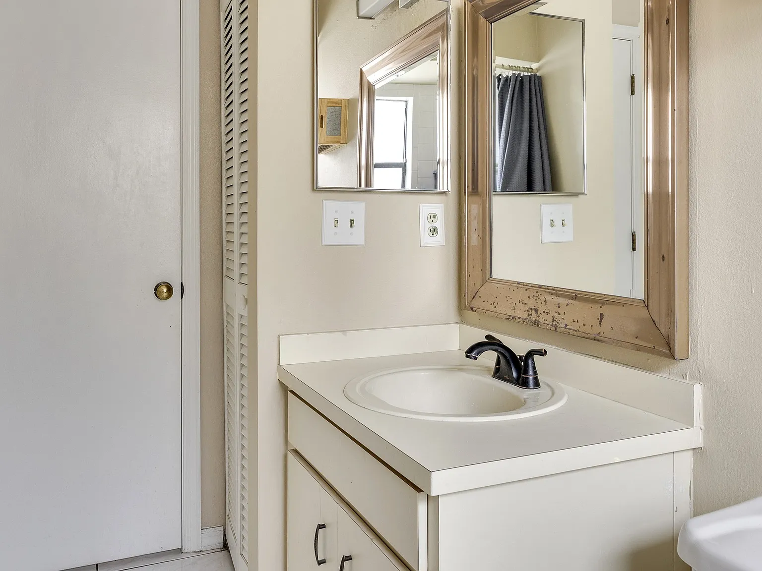 2 bed, 1053 sqft, $2,190 — Photo 2