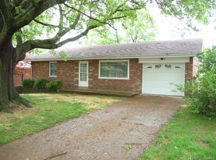 320 Southampton Dr, Saint Louis, MO