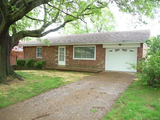 320 Southampton Dr photo 1
