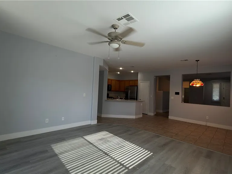 9842 W Mesa Vista Ave — Photo 4