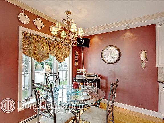 5th image of 452 Sayville Blvd