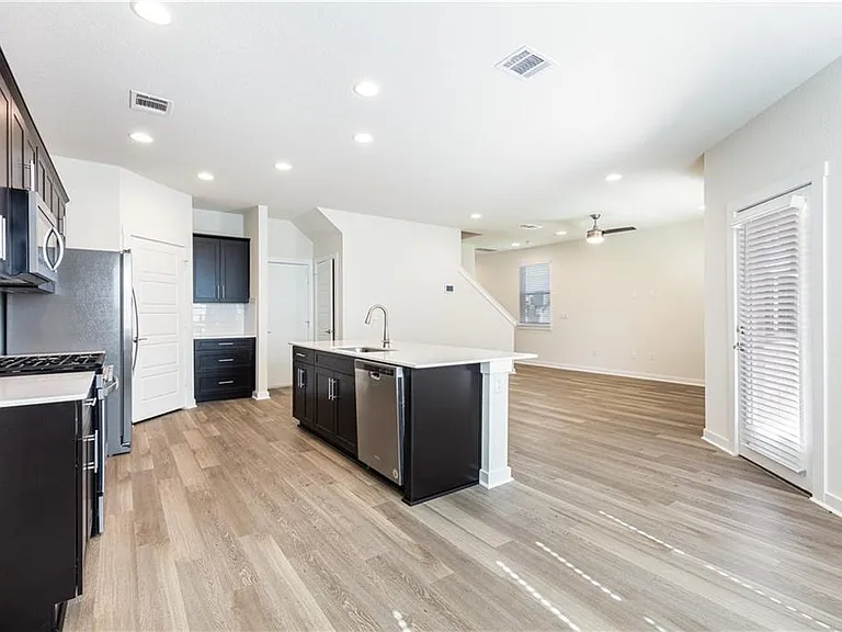 1848 Bonham Ln — Photo 12