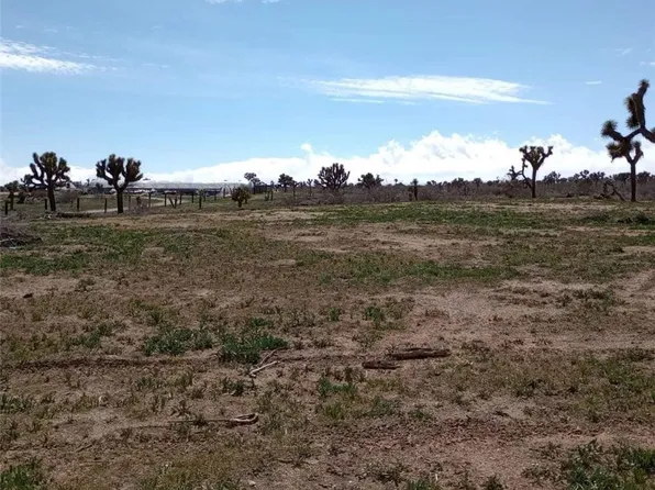 8485 Goss Rd, Phelan, CA 92371