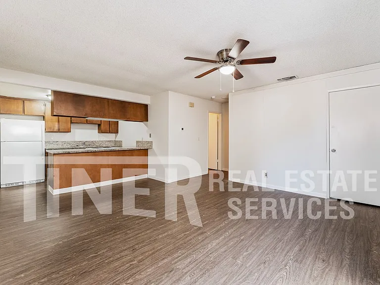 5535 E Knoll Dr — Photo 3