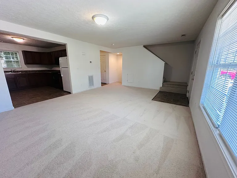 35 Station Ln NE — Photo 3