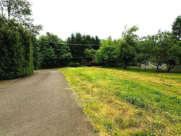 Nw Thompson Road , Portland — Photo 2