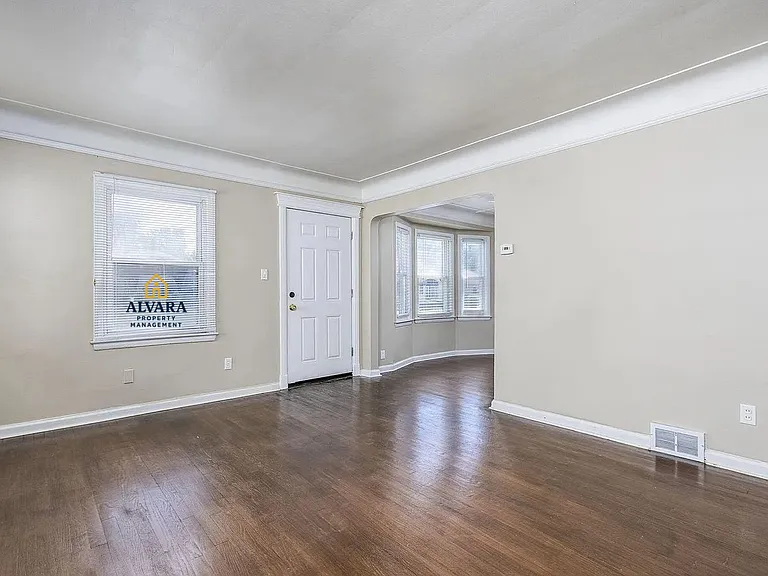 8249 Robson St — Photo 4