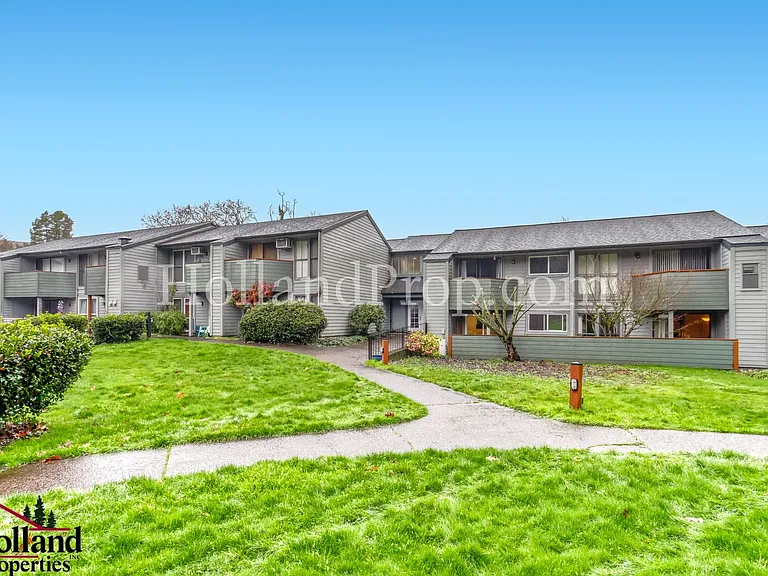 8747 SW Brightfield Cir — Photo 1