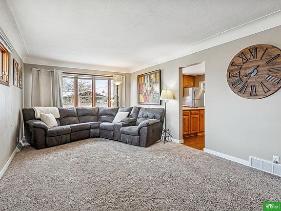 3rd image of 2328 Parkview Dr