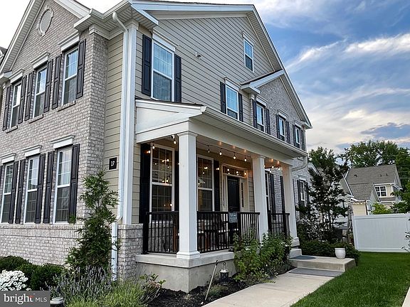 3rd image of 17 Peacock Way