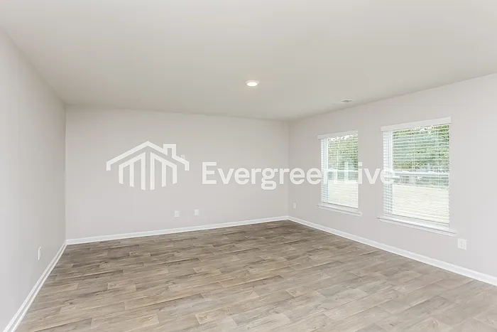 805 Vanguard St — Photo 12