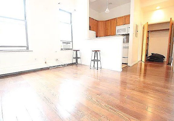 2nd image of 72 W 87th St APT 5C