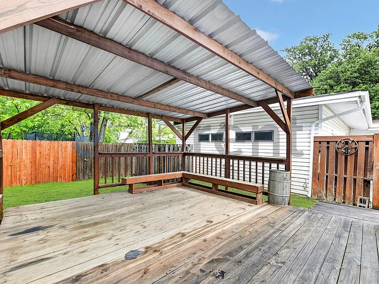 2332 Grandview Dr — Photo 26