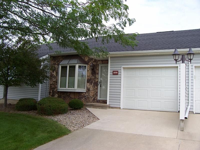 1st image of 4880 Valley Dr #75