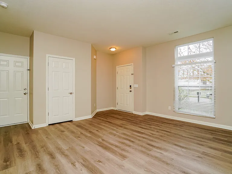 5333 Winchester Cathedral Dr — Photo 4