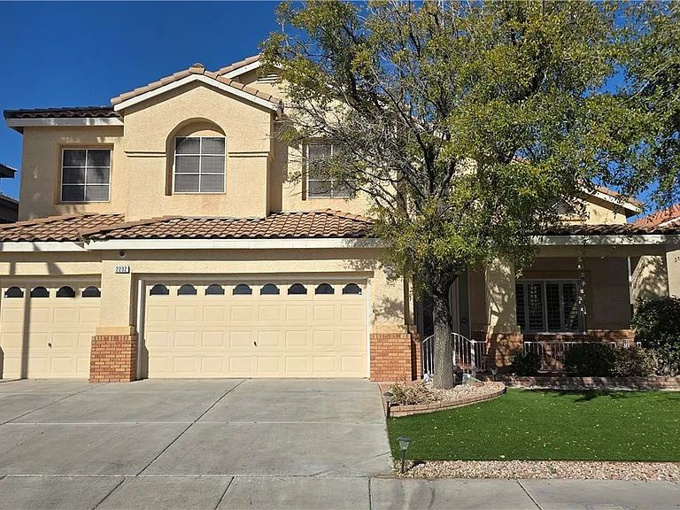 2232 Alanhurst Dr — Photo 1