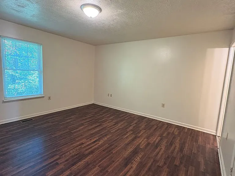 107 Madison Spgs — Photo 6