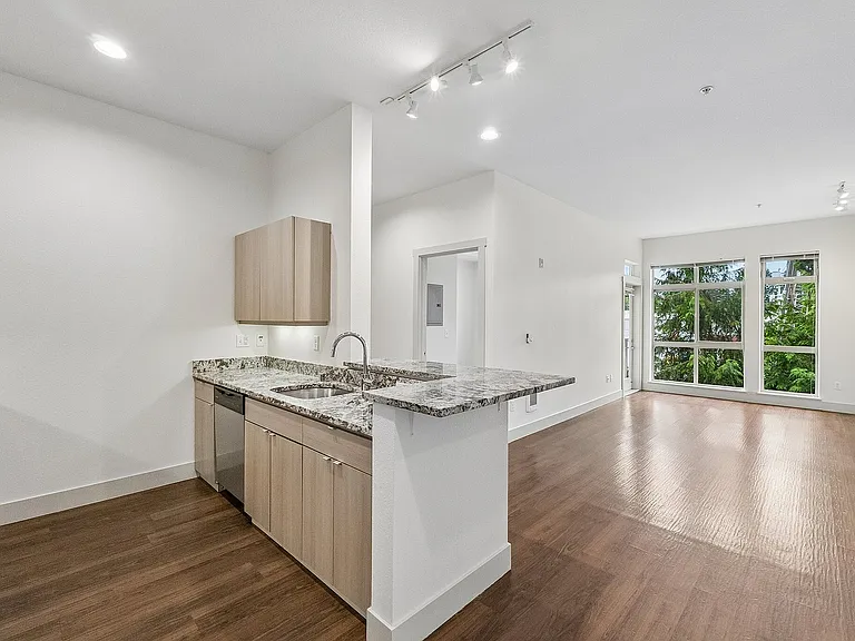 5-web-or-mls-1210 N 152nd St unit 215 Shoreline-S2606-005