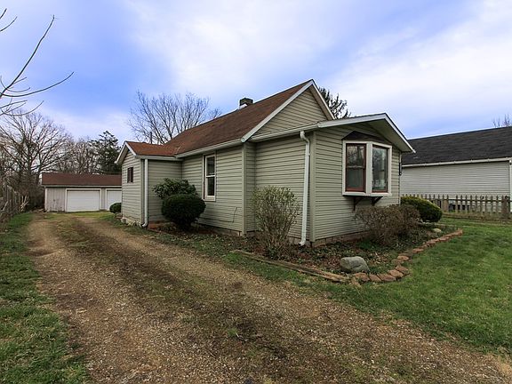 2nd image of 1210 Boyle Rd