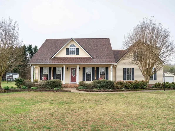209 Roundstone Dr, Inman, SC 29349