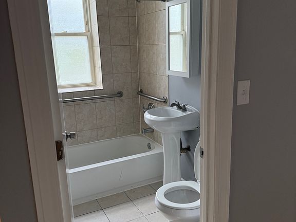 4th image of 307 N Central Park Ave #1