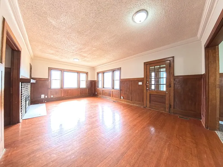 3303 University Ave — Photo 4