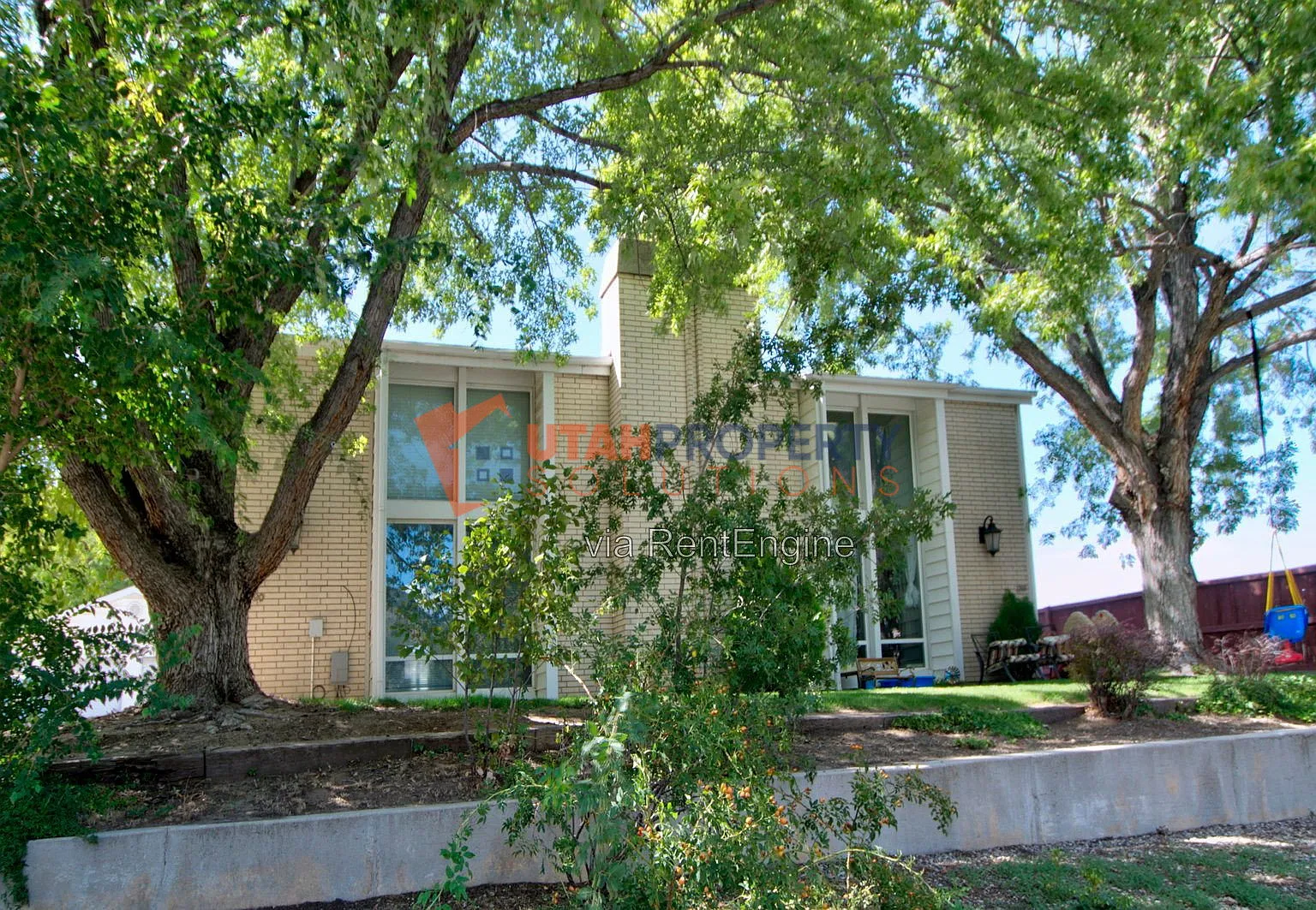2 bed, 1.5 bath, 1588 sqft, $2,045 — Photo 2
