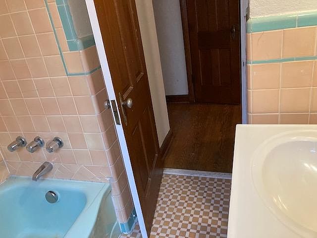 2nd image of 6362 Bancroft Ave #2