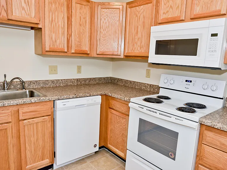 1825 Wichman Ln — Photo 26