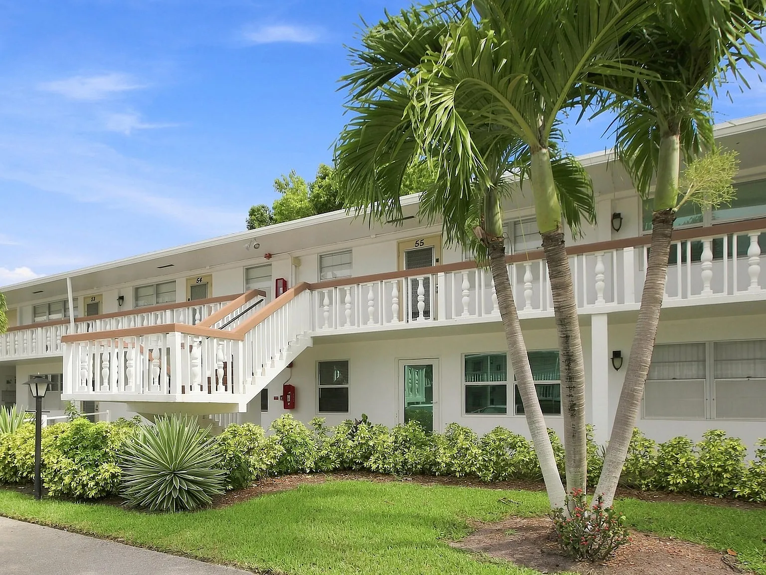 2 bed, 1.5 bath, 820 sqft, $1,600 — Photo 1
