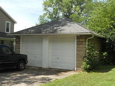 2nd image of 1 Oak St