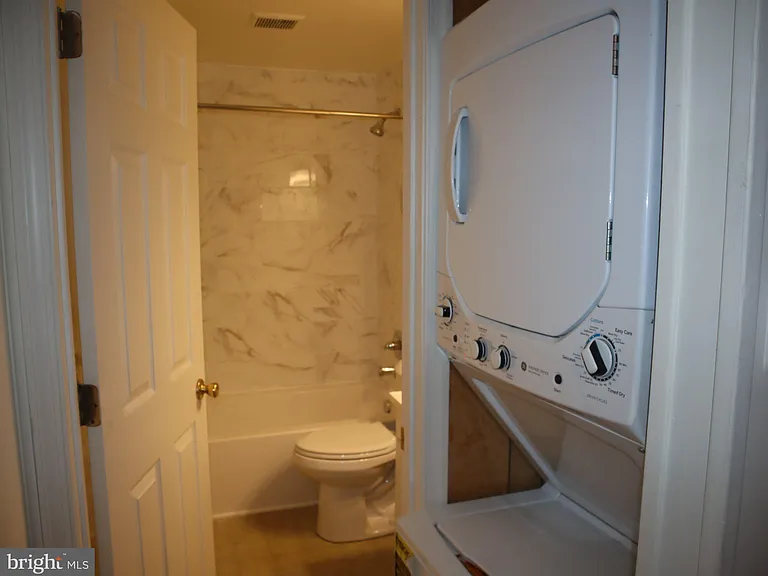 809 Logan St #2B — Photo 13
