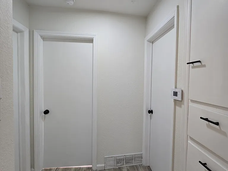1928 N Volutsia Ave — Photo 11