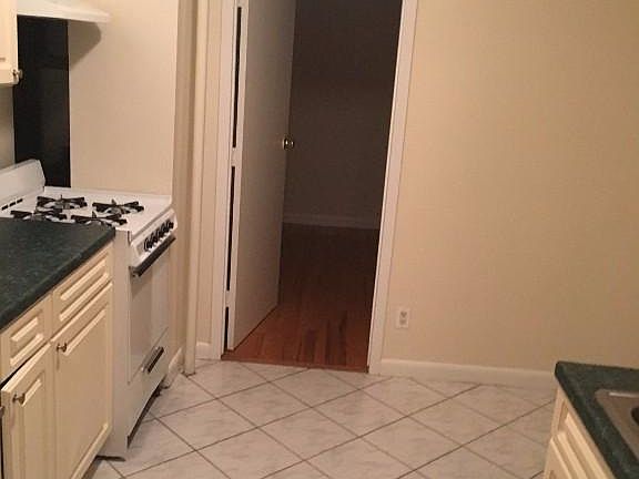 4th image of 326 E 61st St APT 5
