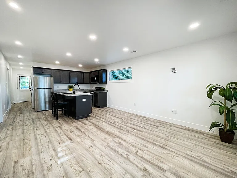 210 Evans Ln — Photo 5