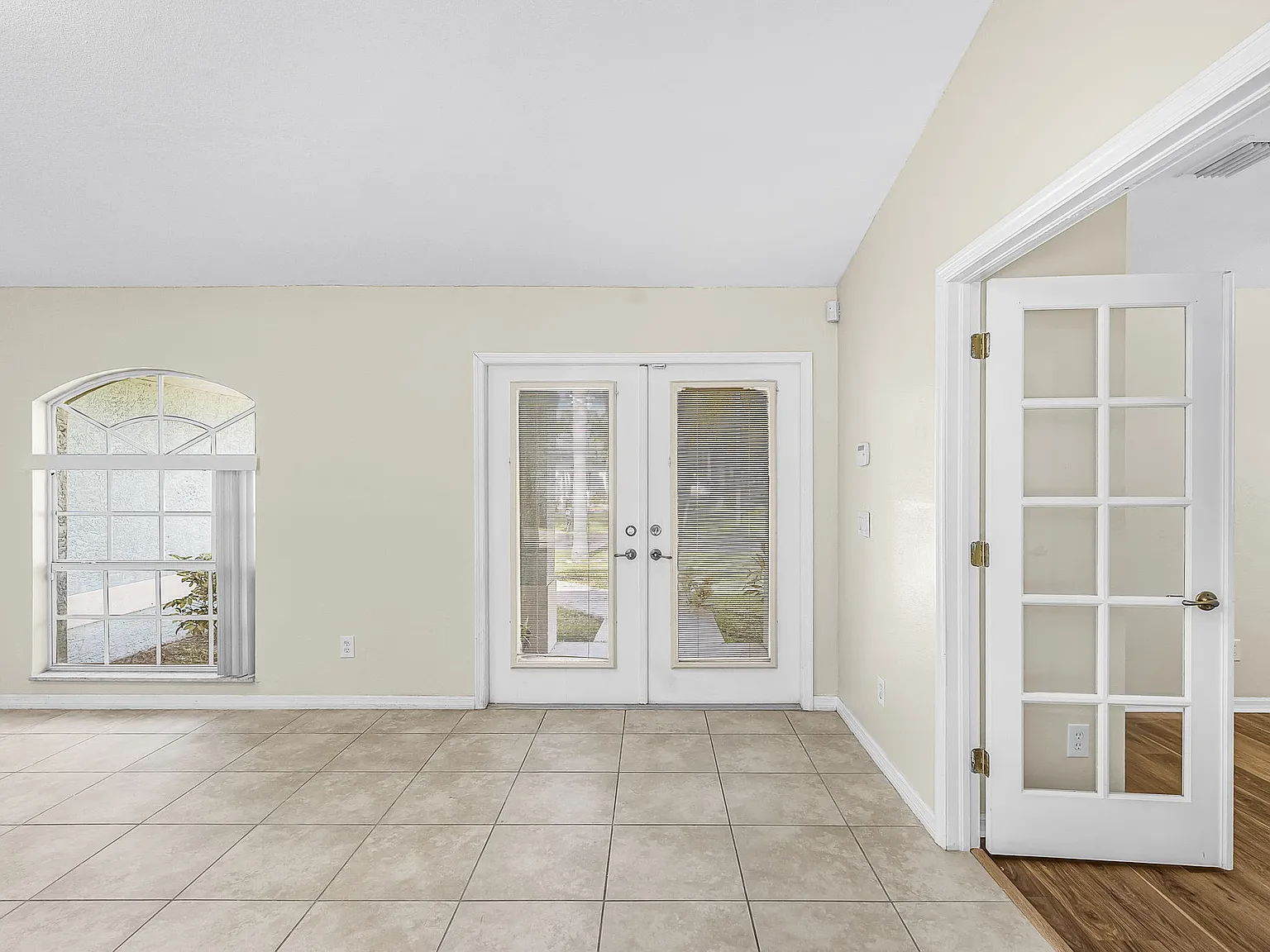 4 bed, 1638 sqft, $2,400 — Photo 4