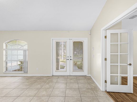 4th image of 5215 SW 16th Pl