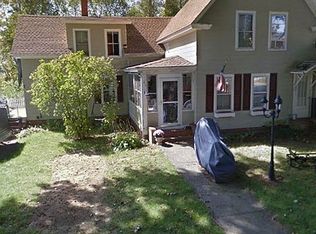 45 Manchester St, Pittsfield, NH 03263