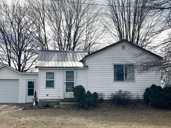 212 Grove St, Fredericksburg, IA 50630
