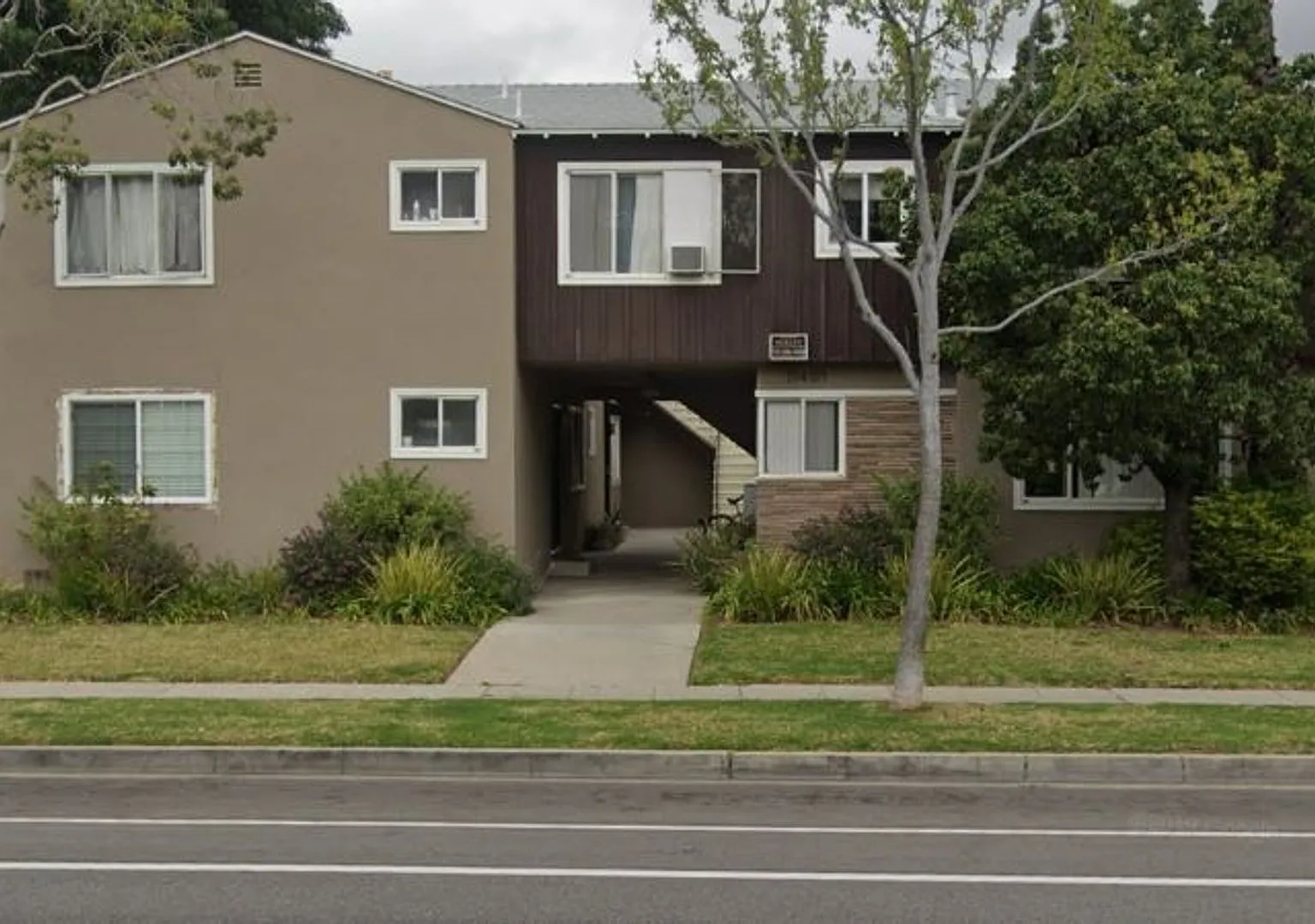 11401 Washington Pl — Photo 1