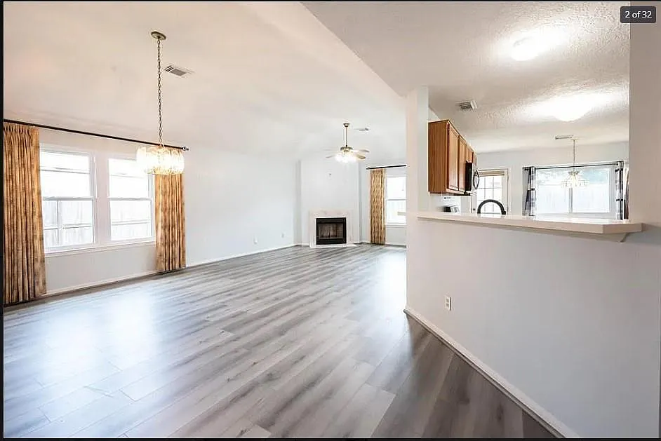 3 bed, 2.0 bath, 1664 sqft, $2,395 — Photo 2