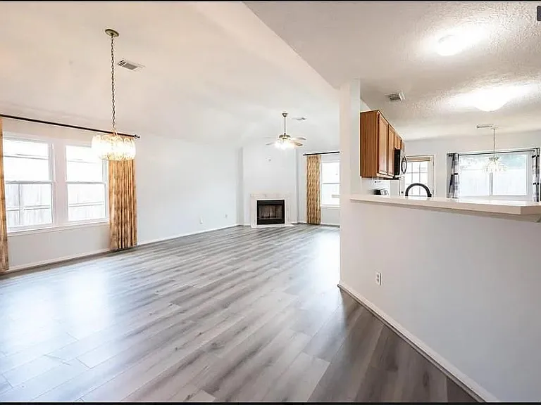 4317 Plover Dr — Photo 2