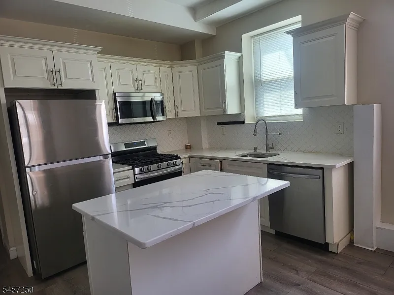2 bed, 2.0 bath, $2,100 — Photo 2