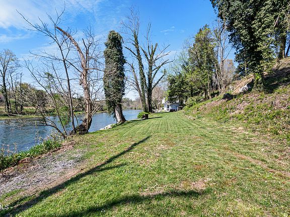 65th image of 1910 Riverside Rd