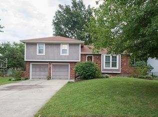 516 S Ridge Dr, Olathe, KS 66061